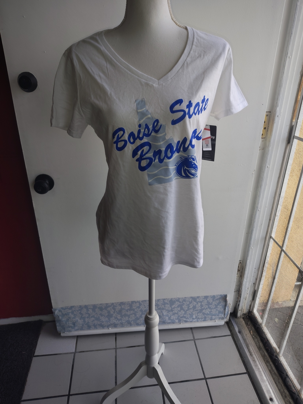 Captivating Women's Boise State Broncos White V-Neck Tee with Blue Logo Medium - Picture 2 of 7